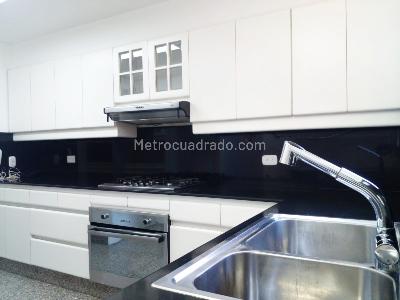 Apartamento de 4 alcobas en venta en El Castillo, Medellín, 250 m² · foto 8 de 19