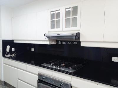 Apartamento de 4 alcobas en venta en El Castillo, Medellín, 250 m² · foto 9 de 19