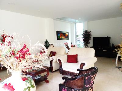 Casa de 3 alcobas en venta en Envigado, Envigado, 281 m² · foto 2 de 17