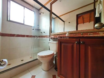 Casa de 4 alcobas en venta en El Poblado, Medellín, 412 m² · foto 11 de 19