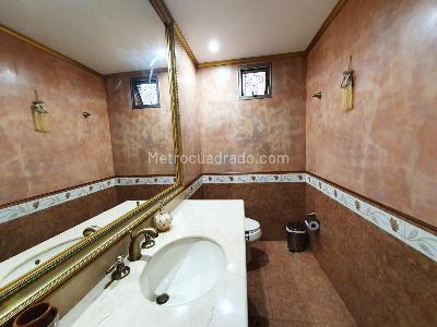 Casa de 4 alcobas en venta en El Poblado, Medellín, 412 m² · foto 12 de 19