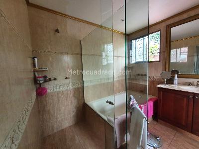 Casa de 4 alcobas en venta en El Poblado, Medellín, 412 m² · foto 18 de 19