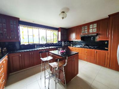 Casa de 4 alcobas en venta en El Poblado, Medellín, 412 m² · foto 4 de 19