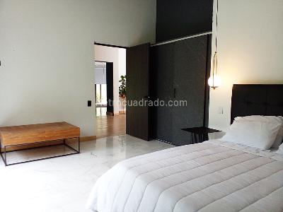 Casa de 4 alcobas en venta en El Poblado, Medellín, 500 m² · foto 13 de 20