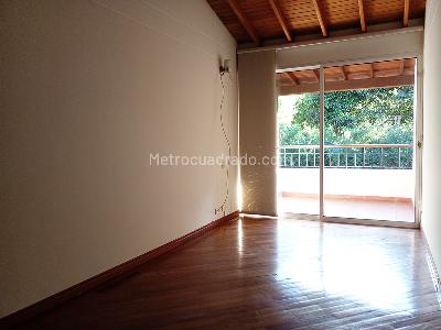 Casa de 4 alcobas en venta en El Poblado, Medellín, 240 m² · foto 13 de 19