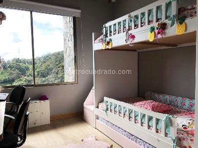 Casa de 5 alcobas en venta en Loma Del Escobero, Medellín, 300 m² · foto 11 de 20