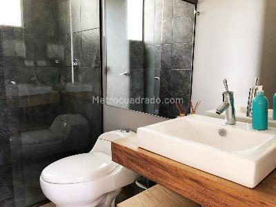 Casa de 5 alcobas en venta en Loma Del Escobero, Medellín, 300 m² · foto 13 de 20