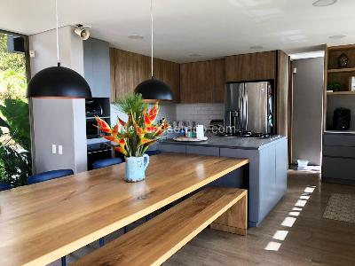 Casa de 5 alcobas en venta en Loma Del Escobero, Medellín, 300 m² · foto 4 de 20