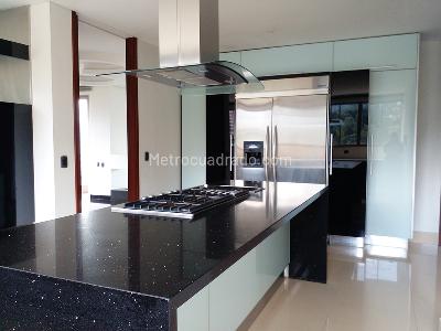 Apartamento en venta en El Poblado El Tesoro, Medellín · foto 6 de 20