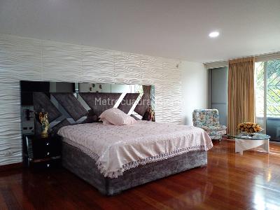Casa de 3 alcobas en venta en El Poblado, Medellín, 372 m² · foto 14 de 19