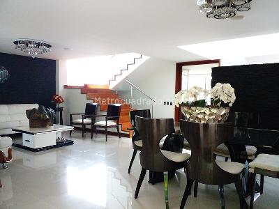 Casa de 3 alcobas en venta en El Poblado, Medellín, 372 m² · foto 3 de 19