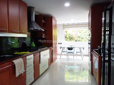 Casa de 3 alcobas en venta en El Poblado, Medellín, 372 m² · foto 5 de 19