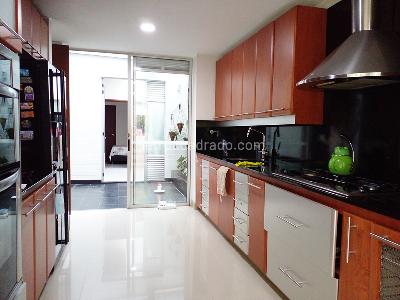 Casa de 3 alcobas en venta en El Poblado, Medellín, 372 m² · foto 6 de 19