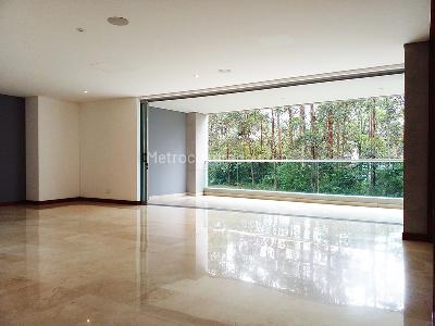 Apartamento de 3 alcobas en venta en El Poblado, Medellín, 240 m² · foto 2 de 17