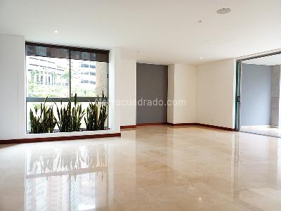 Apartamento de 3 alcobas en venta en El Poblado, Medellín, 240 m² · foto 3 de 17