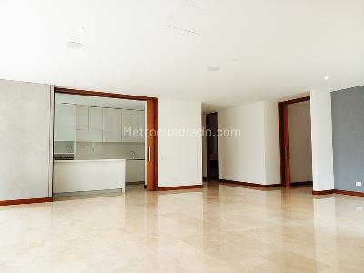 Apartamento de 3 alcobas en venta en El Poblado, Medellín, 240 m² · foto 4 de 17