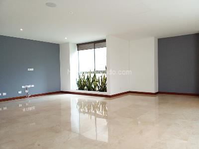 Apartamento de 3 alcobas en venta en El Poblado, Medellín, 240 m² · foto 5 de 17
