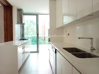 Apartamento de 3 alcobas en venta en El Poblado, Medellín, 240 m² · foto 6 de 17
