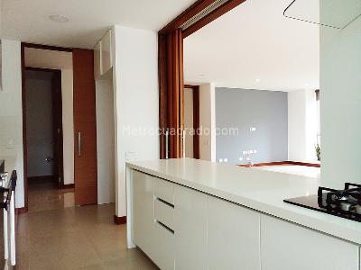 Apartamento de 3 alcobas en venta en El Poblado, Medellín, 240 m² · foto 7 de 17