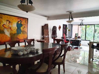 Casa de 4 alcobas en arriendo en El Poblado, Medellín, 320 m² · foto 2 de 13