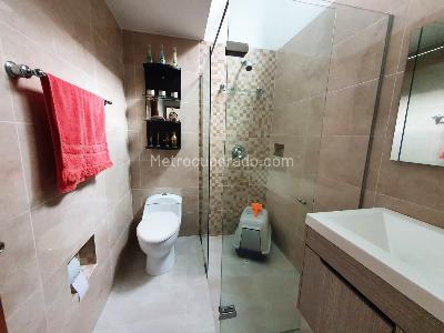 Casa de 4 alcobas en arriendo en El Poblado, Medellín, 320 m² · foto 9 de 13
