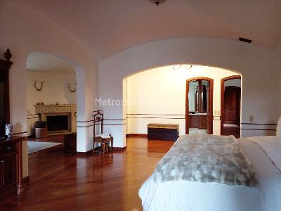Casa de 4 alcobas en venta en El Poblado, Medellín, 1100 m² · foto 11 de 19