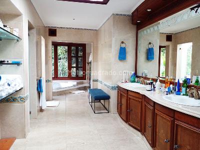 Casa de 4 alcobas en venta en El Poblado, Medellín, 1100 m² · foto 15 de 19