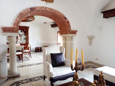 Casa de 4 alcobas en venta en El Poblado, Medellín, 1100 m² · foto 3 de 19
