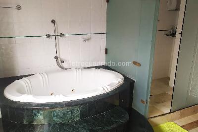 Apartamento de 4 alcobas en venta en El Poblado, Medellín, 238 m² · foto 10 de 13