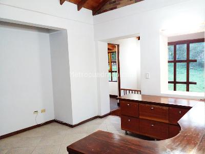 Casa de 3 alcobas en venta en Sabaneta, Sabaneta, 412 m² · foto 9 de 19