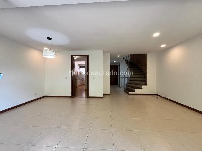 Casa en arriendo en El Poblado, Medellín · foto 2 de 19