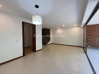 Casa en arriendo en El Poblado, Medellín · foto 3 de 19