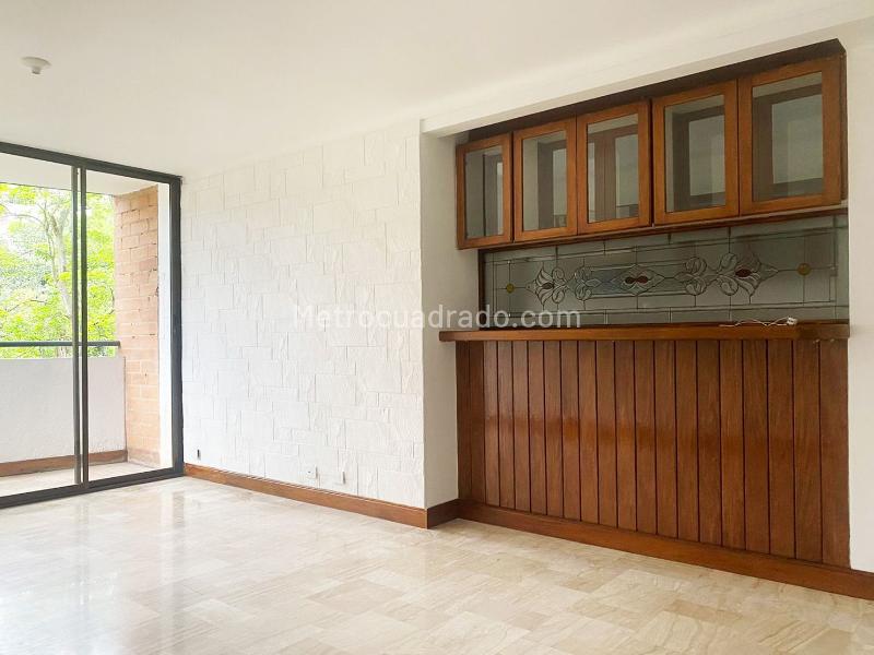 Apartamento Amplio de 2 Alcobas en El Poblado - 3