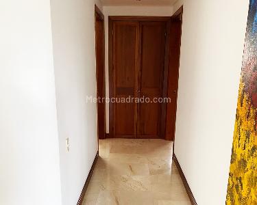 Apartamento de 3 alcobas en venta en El Poblado, Medellín, 223 m² · foto 10 de 15