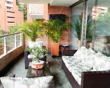 Apartamento de 3 alcobas en venta en El Poblado, Medellín, 223 m² · foto 14 de 15