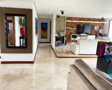 Apartamento de 3 alcobas en venta en El Poblado, Medellín, 223 m² · foto 4 de 15