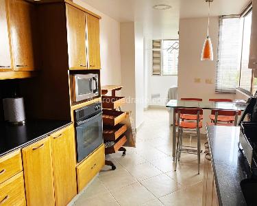 Apartamento de 3 alcobas en venta en El Poblado, Medellín, 223 m² · foto 7 de 15