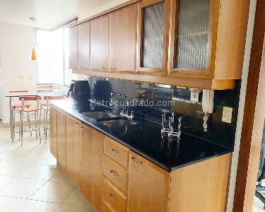 Apartamento de 3 alcobas en venta en El Poblado, Medellín, 223 m² · foto 8 de 15