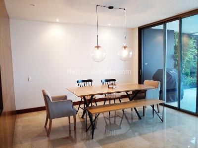 Apartamento de 3 alcobas en venta en El Poblado, Medellín, 318 m² · foto 2 de 18
