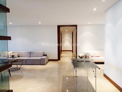 Apartamento de 3 alcobas en venta en El Poblado, Medellín, 318 m² · foto 3 de 18