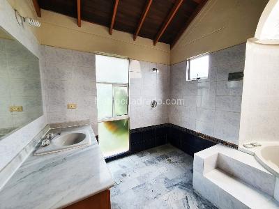 Casa de 3 alcobas en venta en El Poblado, Medellín, 336 m² · foto 12 de 16