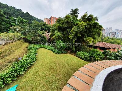 Casa de 3 alcobas en venta en El Poblado, Medellín, 336 m² · foto 13 de 16