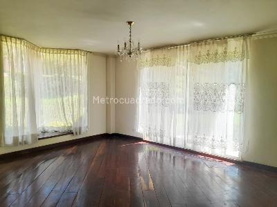 Casa de 3 alcobas en venta en El Poblado, Medellín, 336 m² · foto 2 de 16