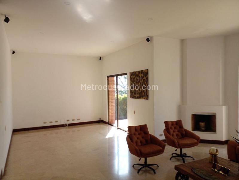 Casa de 4 Alcobas en Arriendo y Venta en Conjunto Cerrado, El Poblado - 2