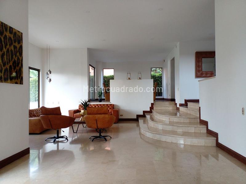 Casa de 4 Alcobas en Arriendo y Venta en Conjunto Cerrado, El Poblado - 3