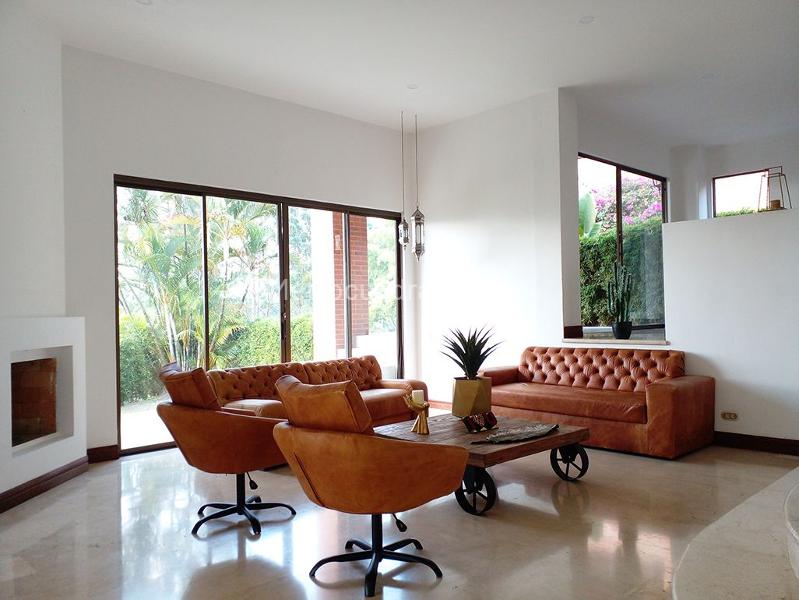 Casa de 4 Alcobas en Arriendo y Venta en Conjunto Cerrado, El Poblado - 4