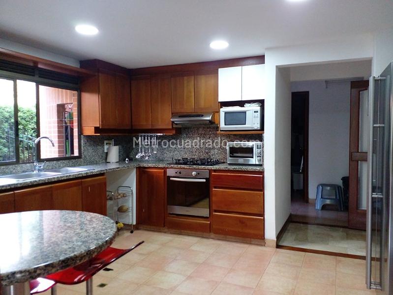 Casa de 4 Alcobas en Arriendo y Venta en Conjunto Cerrado, El Poblado - 7