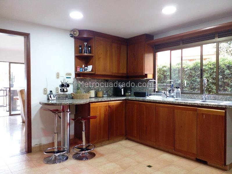 Casa de 4 Alcobas en Arriendo y Venta en Conjunto Cerrado, El Poblado - 8