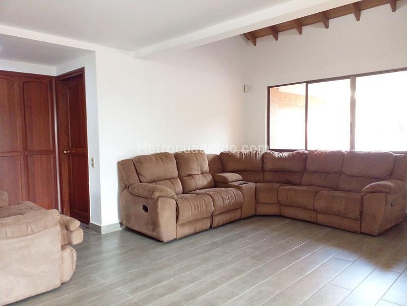 Casa de 4 Alcobas en Arriendo y Venta en Conjunto Cerrado, El Poblado - 9