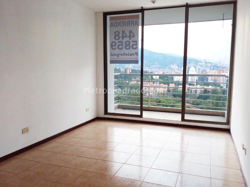 Apartamento de 3 Alcobas en El Poblado (Los Balsos) con Balcón - 2